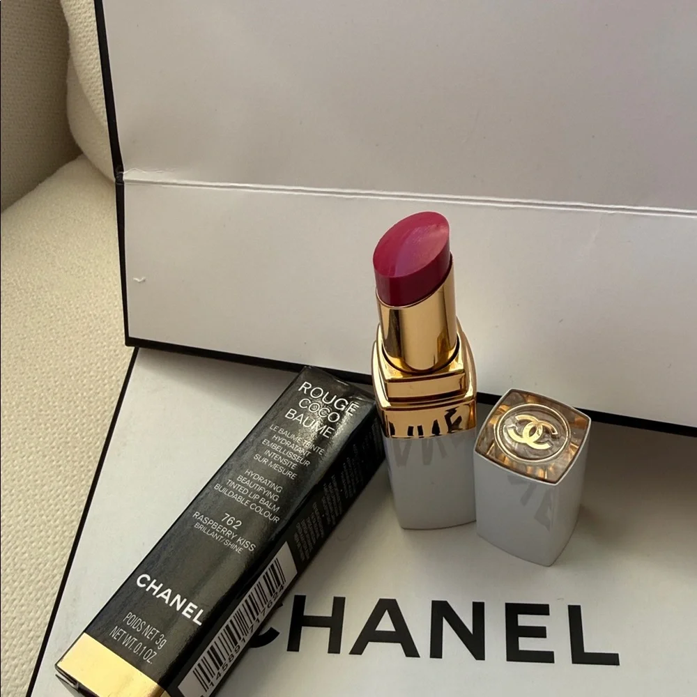CHANEL Rouge Coco Baume 762 Raspberry Kiss – New